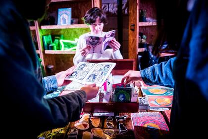 Trece editoriales emergentes estarán en la feria al aire libre sobre la calle Balcarce