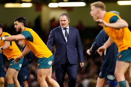 Trece éxitos, tres igualdades y dieciocho reveses acumuló el neozelandés Rennie como entrenador de Australia, un mal saldo para un equipo de ese calibre.