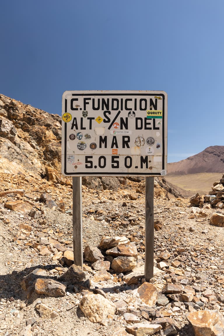 Registros del viaje, cartel indicando la altura en el camino de regreso. (Fotos: Belén Grosso)