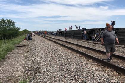 Tren con 243 pasajeros se descarrila en Missouri