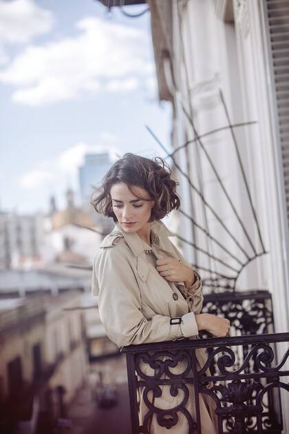 Trench largo con doble fila de botones (Perramus)