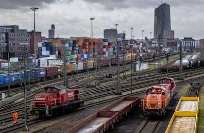 Trenes de carga estacionados en la terminal de contenedores de Frankfurt, Alemania, el miércoles 24 de enero de 2024