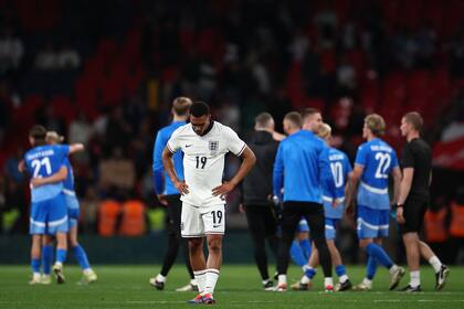 Trent Alexander-Arnold es la imagen de la frustración de Inglaterra en Wembley, tras la derrota con Islandia por 1-0