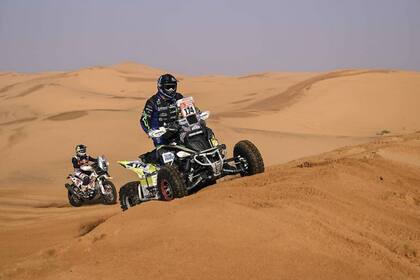 Trepando dunas: Alexandre Giroud a la caza de una victoria para homenajear a su padre, que en 1997 fue el primer piloto en finalizar un Dakar en quads