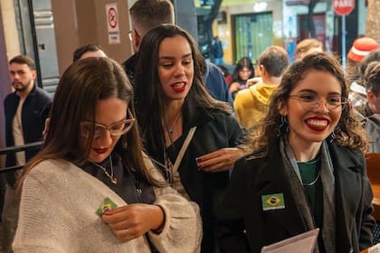 Tres amigas brasileñas en Mundo Lingo