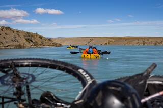 De la Cordillera al mar: 12 días de bikerafting por el río Santa Cruz