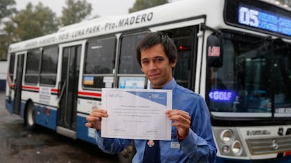Tres años después de sacar su habilitación para conducir colectivos, Enríquez recibió la distinción