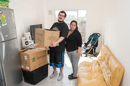 Tres de cada 10 chicos viven en condiciones de hacinamiento; con este cambio que lograron gracias a Hábitat para la Humanidad, Maximiliano y Lorena podrán darle un espacio más saludable a su familia