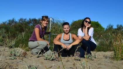 Tres de las científicas del equipo: Camila Deutsch, Gabriela Agostini y Sofía Perrone