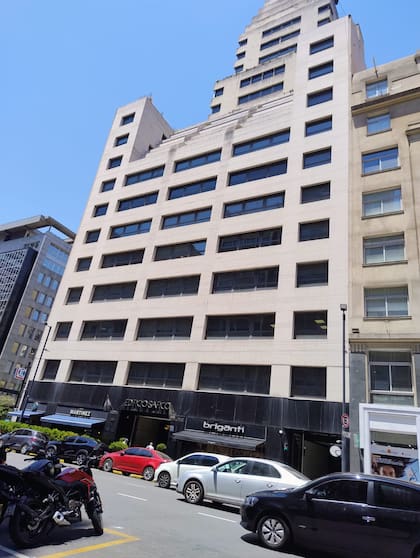 Tres de las cuevas involucradas funcionan en avenida Corrientes 456.