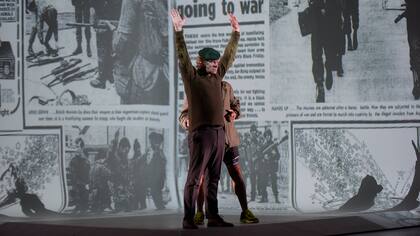 Tres excombatientes argentinos y tres del lado inglés son intérpretes de su propia vida