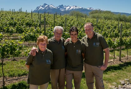 Maura, Rodolfo, Emmanuel y Sergio: tres generaciones de Rodríguez unidas por los viñedos