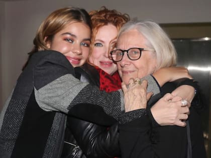 Tres generaciones de una familia: Andrea del Boca junto a su madre y su hija, Anna