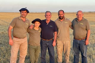 El secreto de la familia emprendedora que produce 30.000 toneladas de granos y engorda 15.000 novillos por año