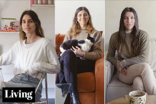 Son hermanas, y viven en el mismo edificio de Olivos con vista al río, cada una con su estilo