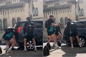 Tres integrantes de los All Blacks ayudaron a un automovilista en el centro porteño