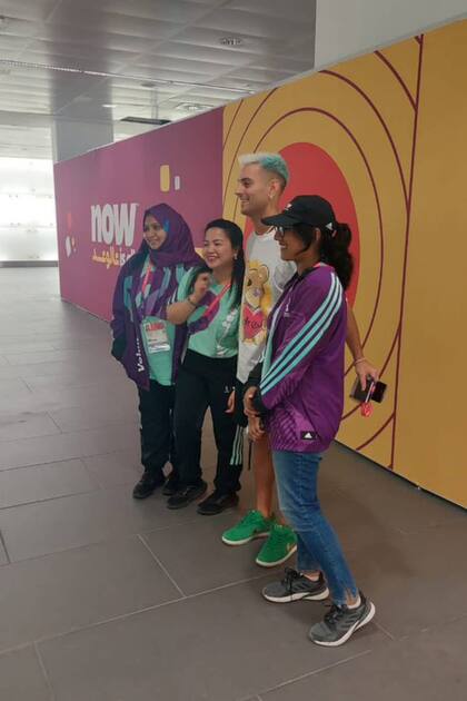 Tres jóvenes asiáticas confundieron a Coscu con Maluma en Qatar