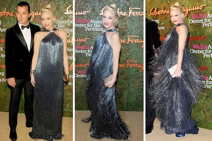 Tres movimientos: si los flecos vuelan, el vestido parece súper amplio; si permanecen en su lugar, es lánguido. Una verdadera reinterpretación del look flapper, muy años 20.