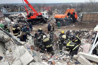 Tres muertos en bombardeos rusos en Ucrania, explosiones en Kiev en pleno día