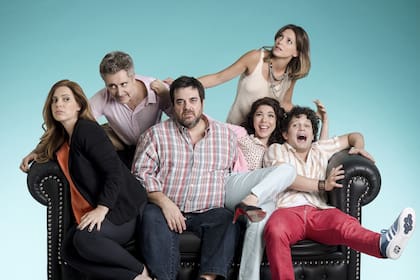 Tres parejas desnudan sus conflictos en escena para un resultado tragicómico en "Bajo terapia"