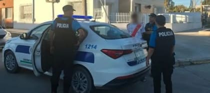 Tres personas resultaron detenidas tras una riña en un colectivo. Fuente foto: Policía de Chubut