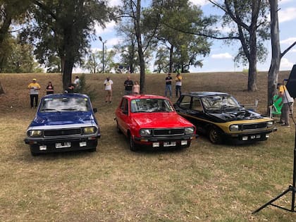 Tres Renault 12, con las versiones deportivas Alpine