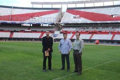 Trezeguet con Passarella y Turnes