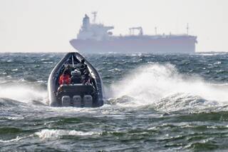 Tribunal sueco ordena detener al capitán ruso de buque petrolero abordado frente a Suecia