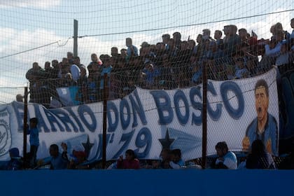 Tribunas llenas y con hinchadas de ambos equipos, en la Liga del Sur