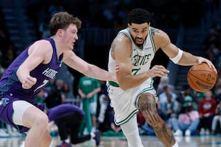 Triple de Jayson Tatum ante Hornets podría indicar que elevó su juego tras lesión de Aquiles