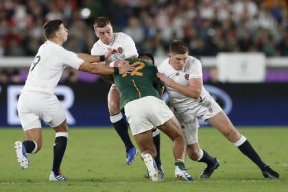 Triple marca inglesa para frenar al centro Damian De Allende