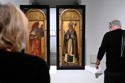 "Tríptico de la Virgen", de Giovanni Bellini (1454-1460) en cuyo reverso se esconde “toda una serie de dibujos de palimpsesto, que nada tienen que ver con el tema de frente”, explicó Francesca Alberti, comisaria de la exposición