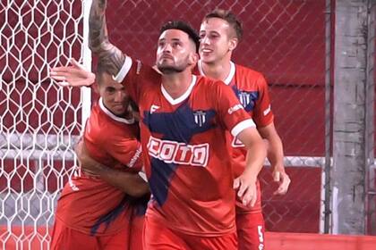 Molina, autor del gol del ascenso de Tristán Suárez