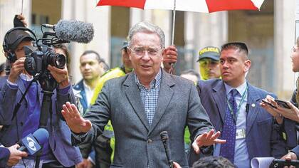 Triunfante en su campaña contra el acuerdo de paz, el ex presidente Álvaro Uribe pidió protección para los integrantes del grupo guerrillero