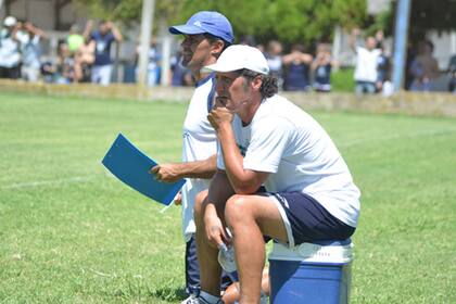 Troglio sufrió con la derrota ante Estudiantes de Caseros