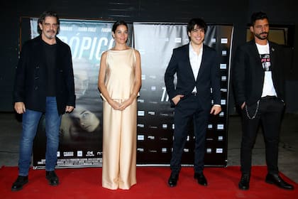 Mazzei, Viale, Sullivan, quien le dio vida a Sandro en la biopic, y Desiderio, respetaron la distancia social en la promoción de la película
