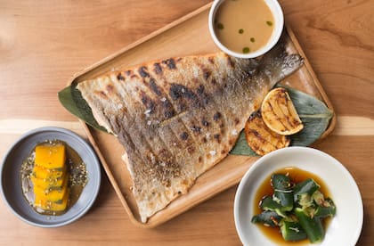 Trucha a la parrilla en Kōnā Corner