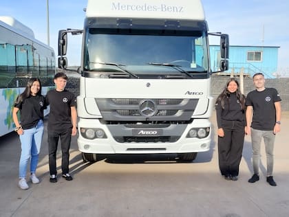 TruckCionar Futuro de Mercedes-Benz Camiones y Buses capacita a jóvenes con habilidades técnicas y socioemocionales clave para el futuro.