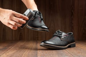 El método definitivo para limpiar y mantener tus zapatos con fórmulas caseras