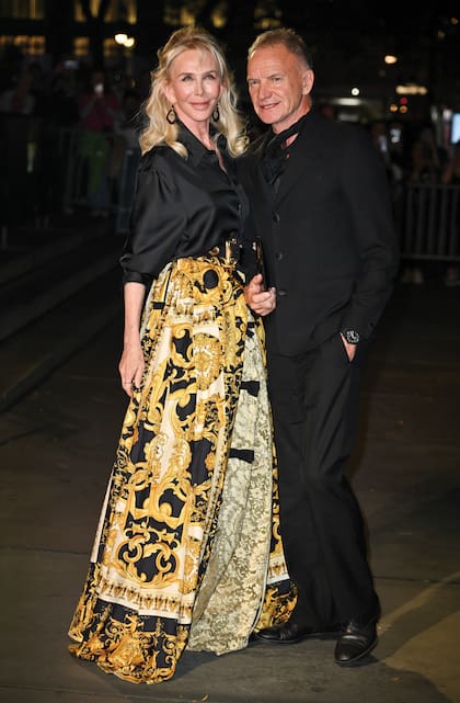 Trudie Styler y Sting (ella, con falda larga de Versace) dijeron presente en la Biblioteca Pública de Nueva York.