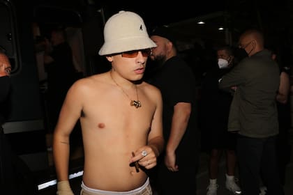 Trueno llegando a la grabación de "El Paso"