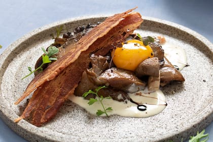 Trufa Restaurante está Pilar y ofrece un oasis para el after o la cena.