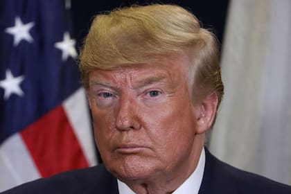 Donald Trump, sin canas y con el pelo rejuvenecido en tono canario