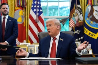 Trump anuncia aranceles a gabinetes de cocina, muebles y camiones pesados