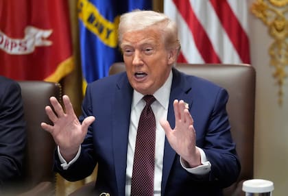 Trump criticó duramente al gobernador JB Pritzker y al alcalde Brandon Johnson por la violencia en Chicago durante el fin de semana