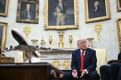 Trump decoró la Oficina Oval con objetos y marcos de oro