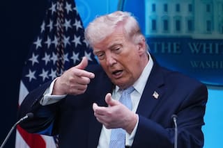Trump dice que impondrá arancel del 25% a autos de la UE; acusa a bloque de incumplir pacto comercial