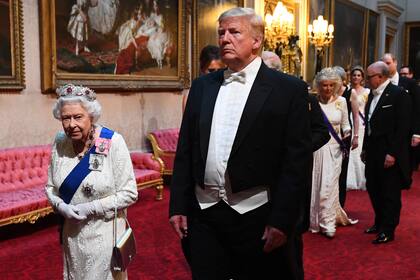 Trump e Isabel, ayer, durante el brindis en el banquete de Estado ofrecido en el Palacio de Buckingham