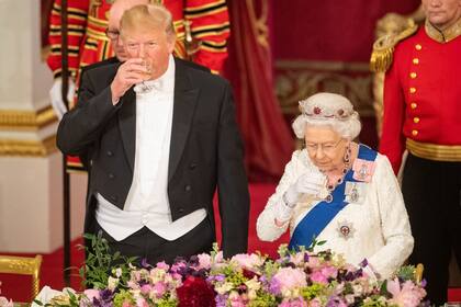 Trump e Isabel, ayer, durante el brindis en el banquete de Estado ofrecido en el Palacio de Buckingham