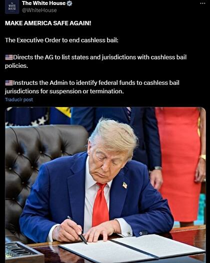 Trump firmó dos órdenes en relación con la eliminación de la "fianza sin efectivo"